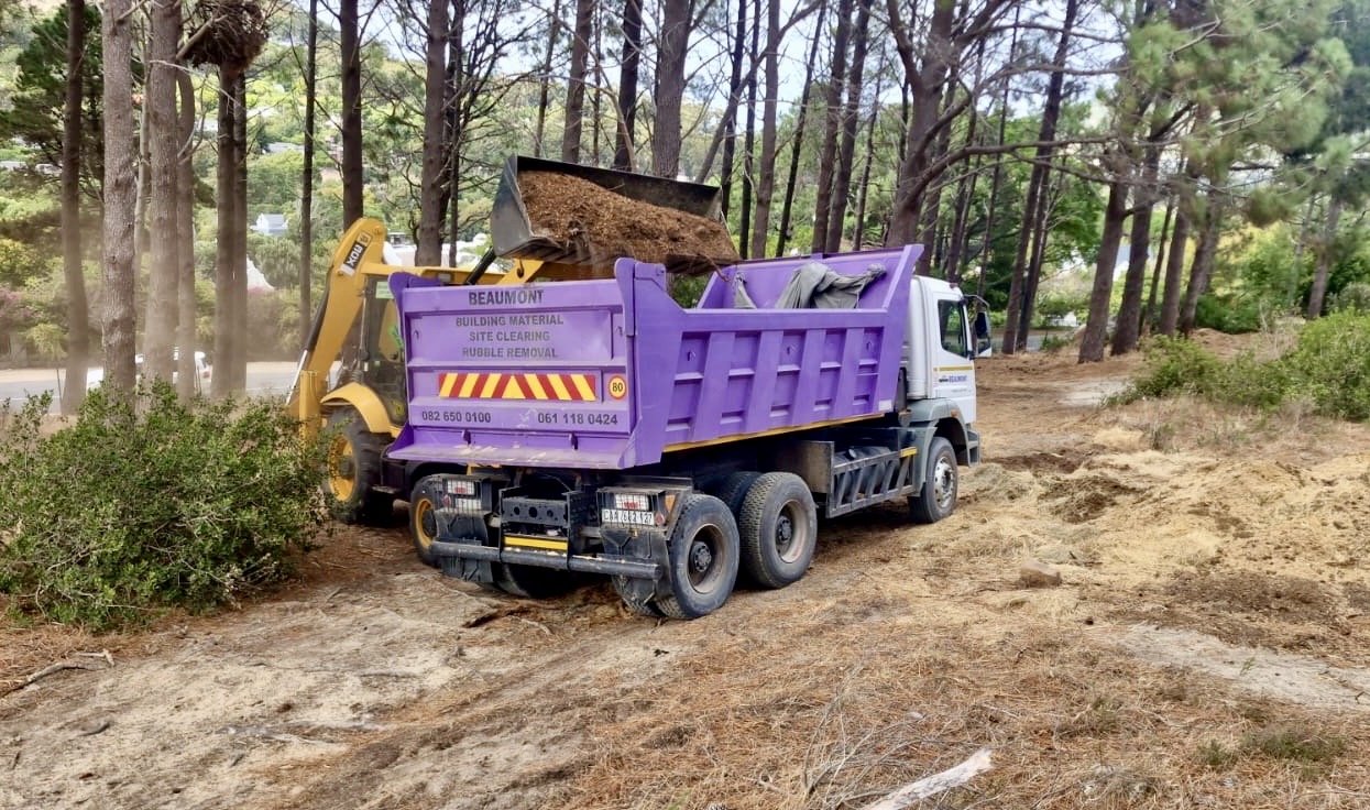 Beaumont TLB loading tipper on site